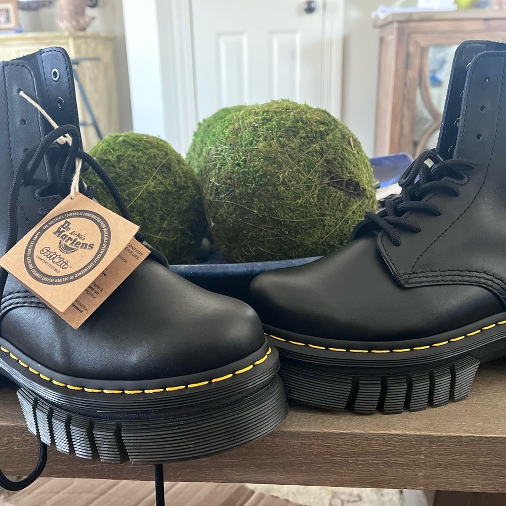 Dr Martens leather boot black size 6 or 36 new with tags